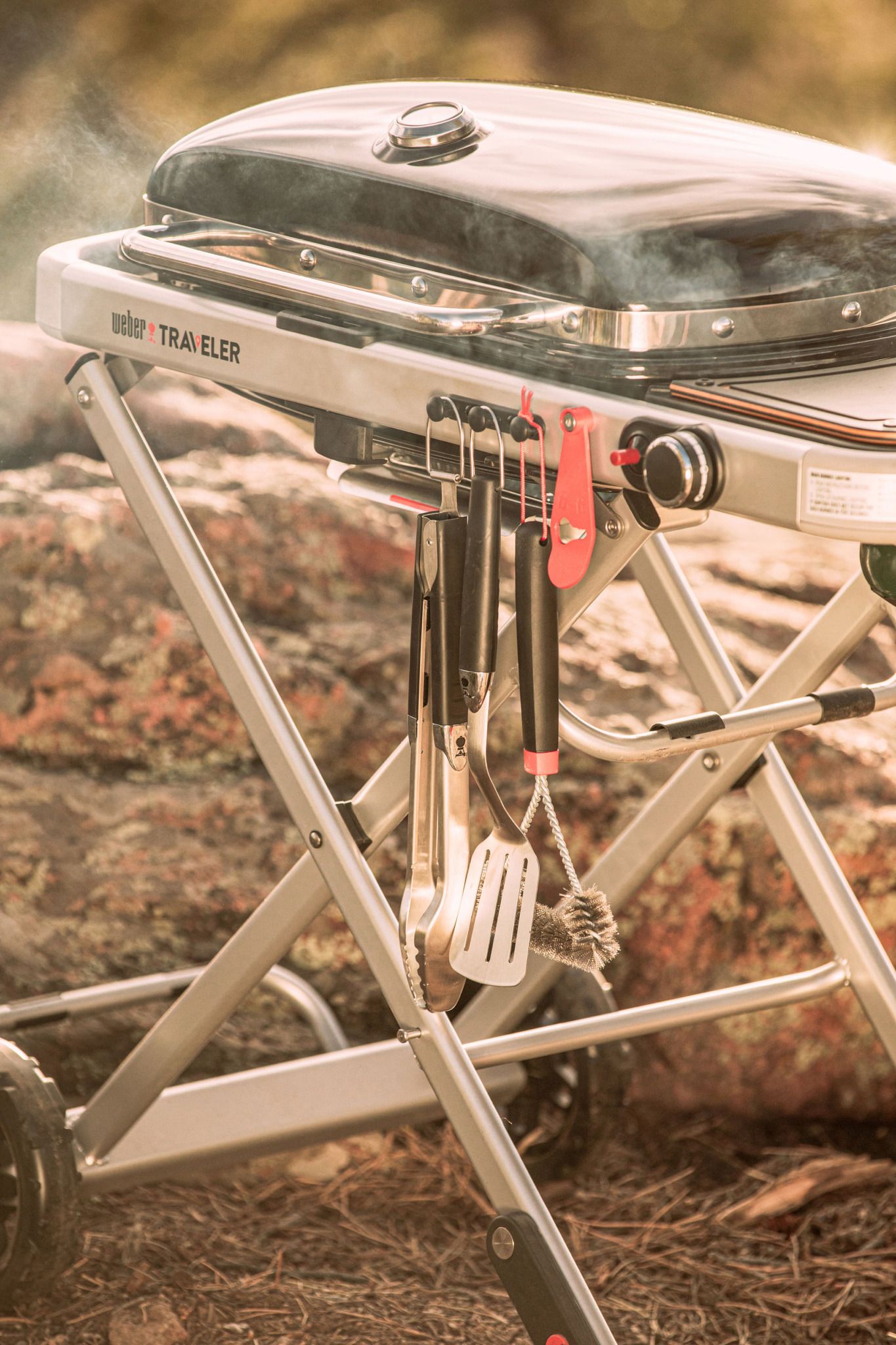 9010001YM_Hiking_2_rgb