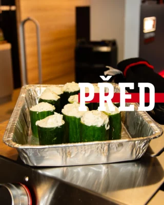 Okurka na grilu?! 🥒
Jo! Tohle jsou grilované #wasabi košíčky, které si připravíte na kurzu Classic jako přílohu k lososu. 
Dokonale svěží recept! 🤤  #weberstorepraha #sdavidemzagrilem