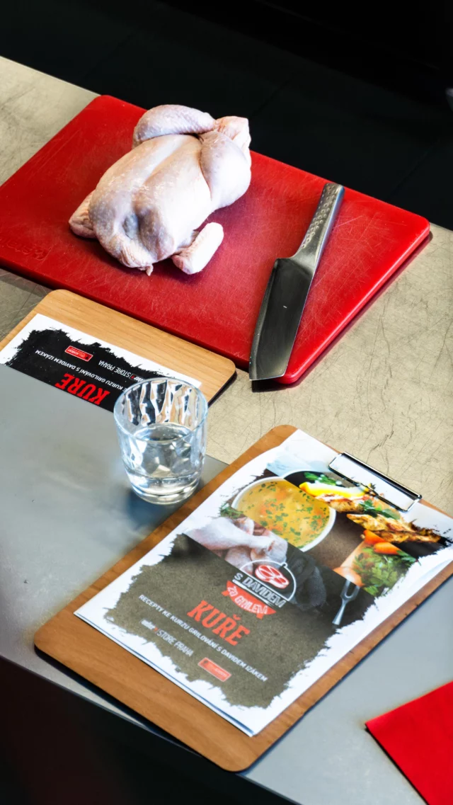 Tak tohle je část kuřete označována suprême! 🍗
Slovo, původně z francouzštiny, doslovně označuje “nejlepší” kousek masa. 🤤 Souhlasíte? 💬  #weberstorepraha #sdavidemzagrilem