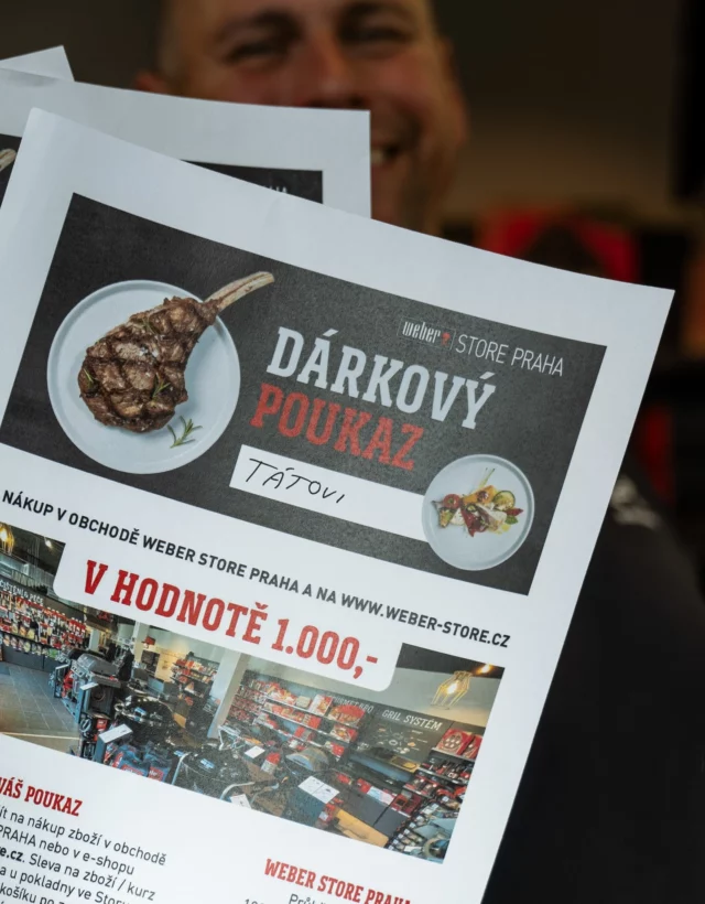 Dneska je den otců!  Pokud stále nemáš vybráno, udělej tátovi radost u nás! Vybírat můžeš z poukazů na zboží Weber (v různých cenových hladinách) nebo poukazů na naše kurzy grilování. 🥩  Zakoupíš na našem e-shopu weber-store.cz 🛍️  #weberstorepraha #sdavidemzagrilem